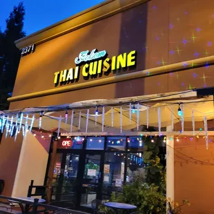 the outside of the restaurant