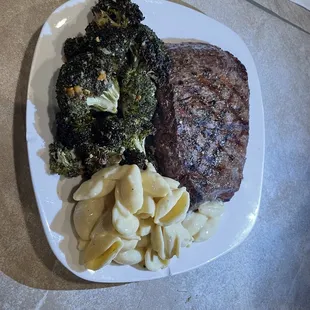 Flank steak. Mac and cheese. Roasted broccoli.