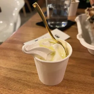 soft serve (coconut)