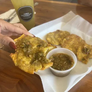 2. Patacones con Hogad