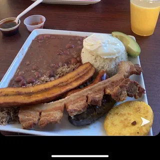 13. Bandeja Paisa Plato Especial