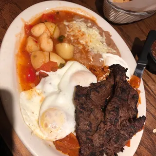 Chilaquiles con Bistec