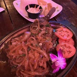 Bistec encebollado (steak and onions)
