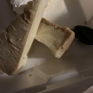 cheese cake estaba muy duro , las quesanirrias muy saladas muy mala la comida