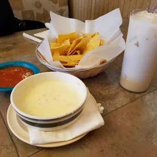 Chips, salsa, and cheese dip! To wash down? Some horchata!