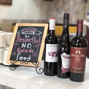 Enjoy your food with some wine, cocktails or beer!!