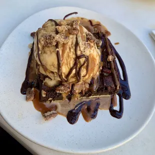 Morenitas with salted caramel ice cream instead of vanilla.
