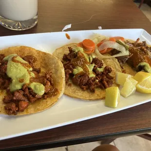 Great sauce options, can&apos;t go wrong with guac sauce.