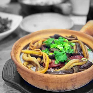 Yellow eel and Chinese sausage clap pot rice | @whaevaeats