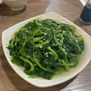 V1. Pea Sprout in Broth