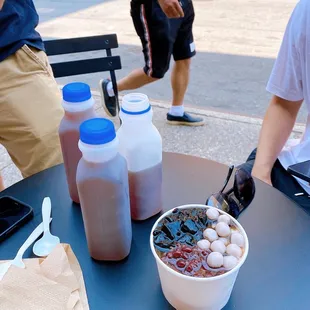 Cold tofu and herbal drinks | IG: happyfoodieoc