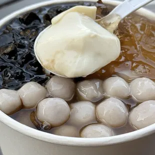 Sweet Tofu Pudding with Taro Balls, Aiyu Jelly, Grass Jelly 豆腐花（芋圓, 愛玉, 涼粉)