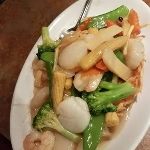 Seafood Treasures in a Phoenix Nest