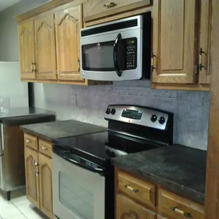 Full Kitchen with ice maker