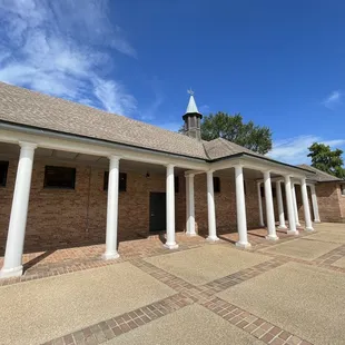 Public restrooms (Saturday)