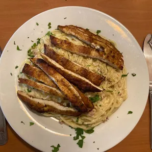 Blackened chicken breast top on Carbonara Spaghetti. Yummy yummi!!