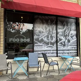 the outside of a restaurant