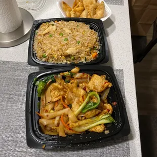 Drunken Noodles chicken Fried Rice 6 Piece Crab Rangoon