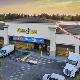 the outside of a grocery store