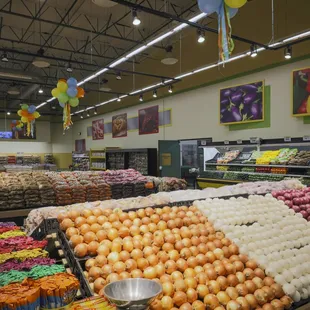 the produce section of a grocery store