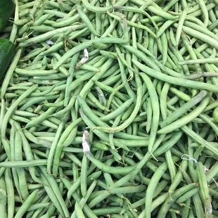 a pile of green beans