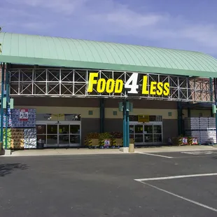 the front of a food 4 less store
