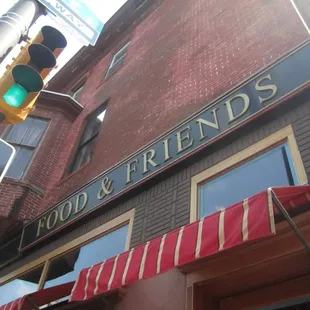 Chow down. Socialize.