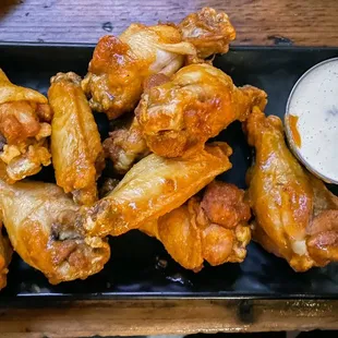 Medium wings
