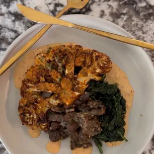 cauliflower steak, garlic &amp; white wine mushrooms, sautéed spinach,  smoked jalapeño horseradish aïoli. All vegan