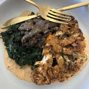 cauliflower steak, garlic &amp; white wine mushrooms, sautéed spinach,  smoked jalapeño horseradish aïoli. All vegan