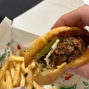 Chicken sandwich w fixins