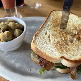 Fried green tomatoe BLT