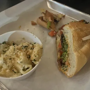 Chicken sandwich and jalapeño Mac and cheese