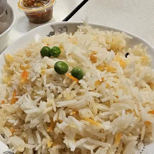 a plate of rice and peas