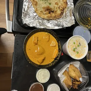 Paneer Naan, Samosa and Chicken Makhni.