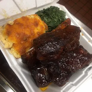 Ribs mac n. Cheese creamed spinach