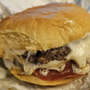 Double Godfather burger (salami, pepperoni, mozzarella)