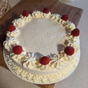 White lily cake