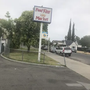 the sign for the restaurant