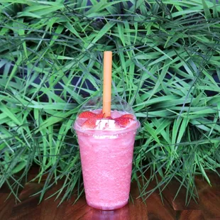 Strawberry smoothie with boba