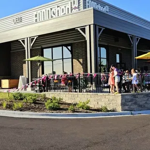 Co-op visitors enjoy the spacious patio in the fresh evening air while listening to live music and enjoying a tasting event.