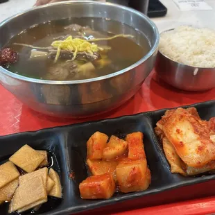 Kalbi tang and banchan