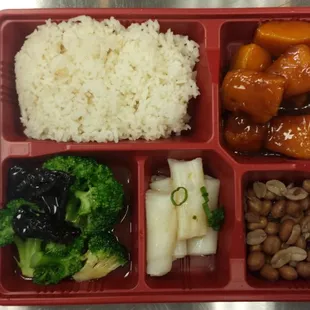 Braised Pumpkins w/ Vegetables + Sauteed Black Fungus w/ Broccoli