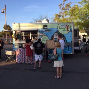 Not much of a line for lobstah folks come quick!!