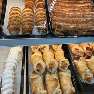 tornillos (cream horns), churros