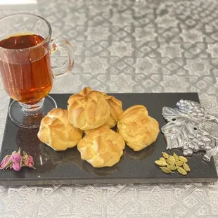 Cream Puff (Noon Khameyi)