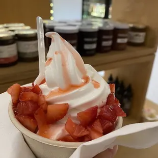 Frozen yogurt with macerated strawberries