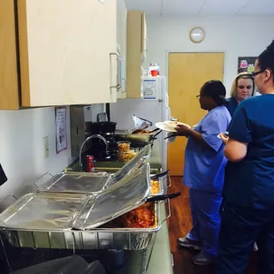 Office lunch!! Pasta, salad, garlic bread and fresh lemonade!!