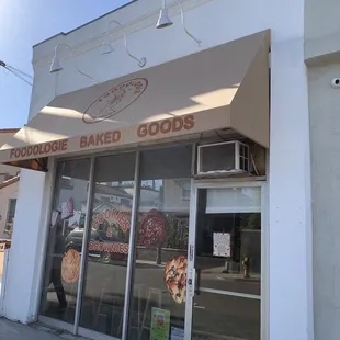 10/29/23 Exterior, front of shop