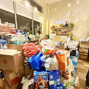 Collection of supplies for the fire victims
